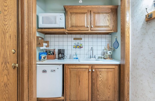 Clarks Summit House | Silo Suite - Red Barn Village
