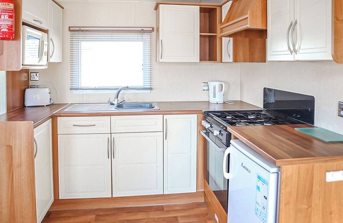 Chapel Saint Leonards House | Silver 6 Caravan WCF