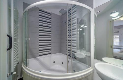 Zagreb Apartment | Silver Apartment With Hot Tub And Balcony - Happy Rentals