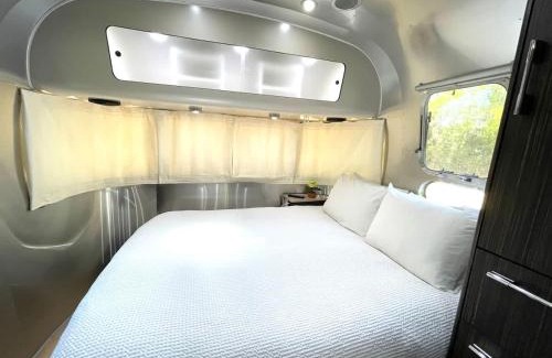Savannah Other | Silver Belle Airstream Glamper Near Tybee & City