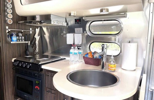Whitemarsh Island House | Silver Belle Airstream Glamper Near Tybee & City