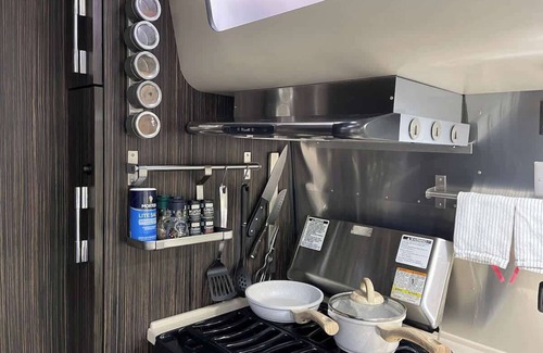 Whitemarsh Island House | Silver Belle Airstream Glamper Near Tybee & City