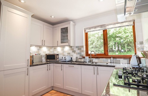 Ratagan Cottage | SILVER BIRCH LODGE, pet friendly, character holiday cottage in Dornie