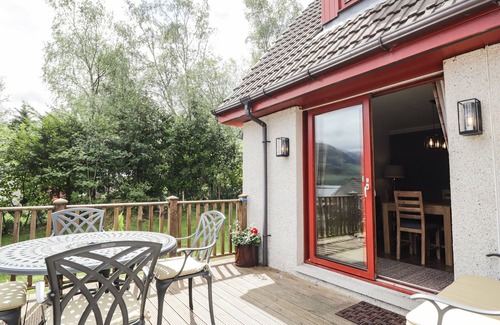 Ratagan Cottage | SILVER BIRCH LODGE, pet friendly, character holiday cottage in Dornie