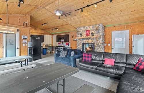 Sterling Cabin | Silver Cabin – Dry Cabin with Bunks | Fish On!