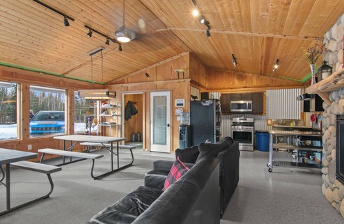 Sterling Cabin | Silver Cabin – Dry Cabin with Bunks | Fish On!