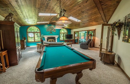 Manton House | Silver Creek Cabin - Near Traverse City and Cadillac Michigan