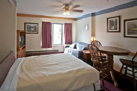 Snowshoe Hotel | Silver Creek Lodge
