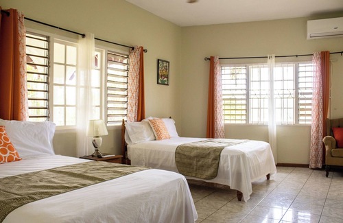 Runaway Bay House | Silver Creek Resort