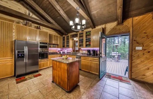 Alto Cabin | Silver Fox Inn Beautiful 5-bedroom Cabin w/hot tub