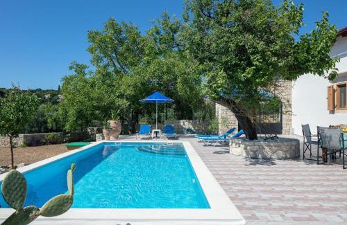 Frantzeskiana Metochia Villa | Silver Gem Villa with private pool