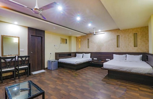 Alambagh Hotel | SILVER GRAND BY SHELTER