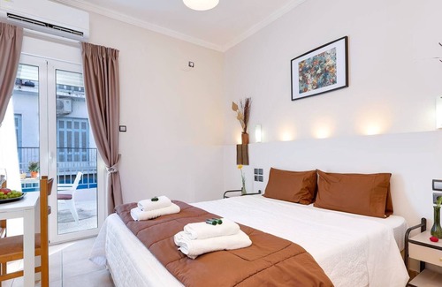 Platia Viktorias Apartment | Silver Hotel Athens Double Room with Balcony