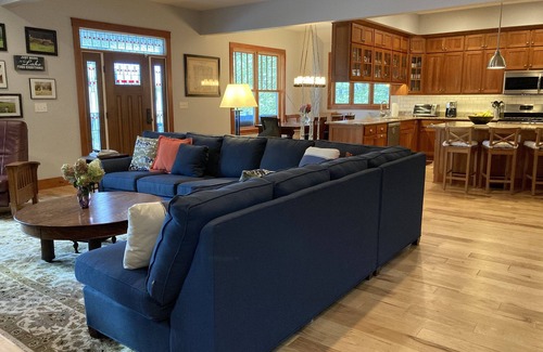 Perry House | Silver Lake Lakefront Home