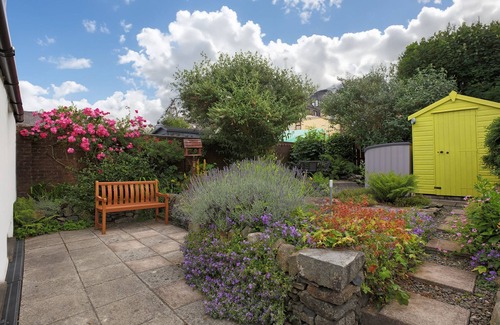 Creetown Cottage | Silver Lodge - a cottage that sleeps 4 guests in 2 bedrooms