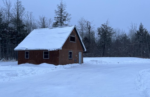 Pelkie Cabin | Silver Mountain Cabins #3 (King Bed, sleeps 5)