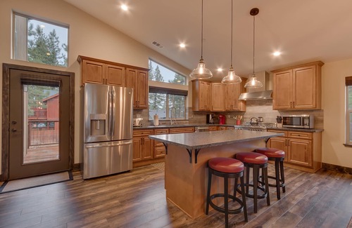 Y Area House | Silver Pines - Ski or Summer 30+ day home