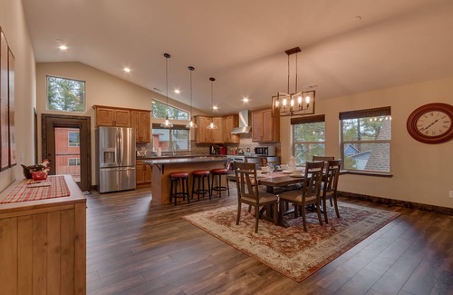 Y Area House | Silver Pines - Ski or Summer 30+ day home