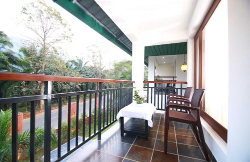 Athirapally Bed & Breakfast | Silver Storm Resort Athirappilly
