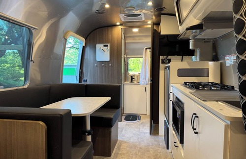 Ashland House | Silver Surfer Airstream with 4 person Hot Tub