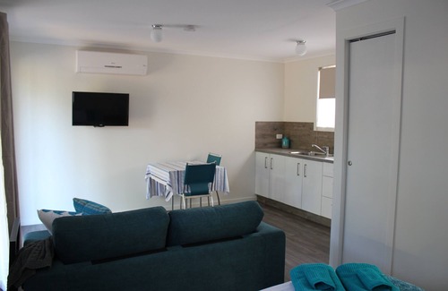Hamilton Creek House | Silver Wattle Caravan Park