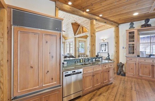 Olympic Valley House | Silverado Lodge at Palisades - 4BR w/Private Hot Tub, Ski Shuttle & Pet-Friendly!