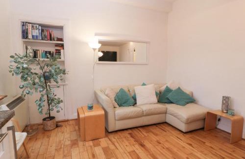 Millport Apartment | Silverbells