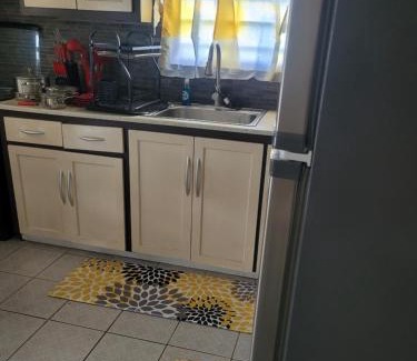 Runaway Bay Apartment | Silverbuttons