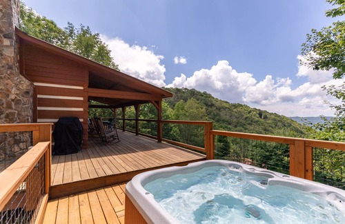 Zionville Cabin | Silverleaf - 30 Mile View, Hot Tub, Close to ASU
