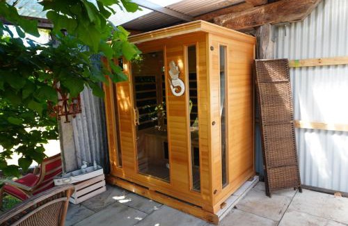 Metricup Cabin | SilverSprings Spa Retreat Pet Friendly Cottages and Glampings