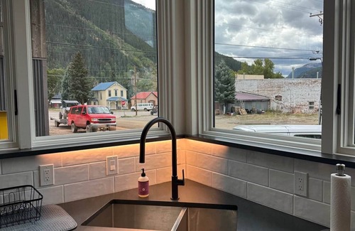 Silverton House | Silverton Summit Retreat