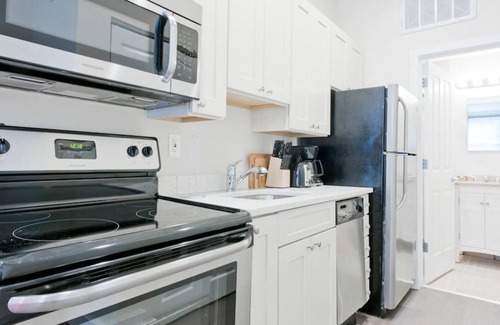 Downtown Boston Apartment | Simple 1br | Financial District | Keyless Entry