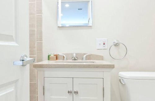 Downtown Boston Apartment | Simple 1br | Financial District | Keyless Entry