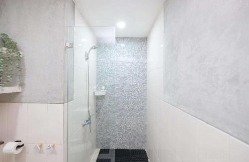 Mampang Prapatan Apartment | Simple and Comfort Studio Apartment at Nine Residence By Travelio