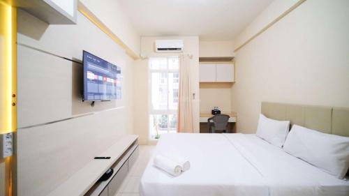 Surabaya Apartment | Simple and Comfortable Living Studio at Bale Hinggil Apartment By Travelio