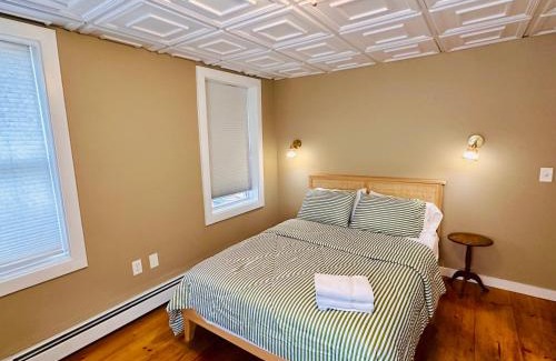 West Bayside Apartment | Simple & Convenient Downtown Living