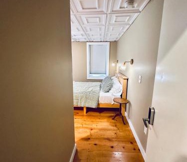 West Bayside Apartment | Simple & Convenient Downtown Living