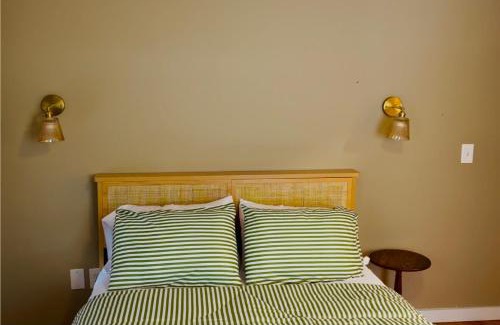 West Bayside Apartment | Simple & Convenient Downtown Living