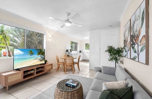 Surfers Paradise Apartment | Simple Pet-Friendly 2BR Near Beach & Tram with AC