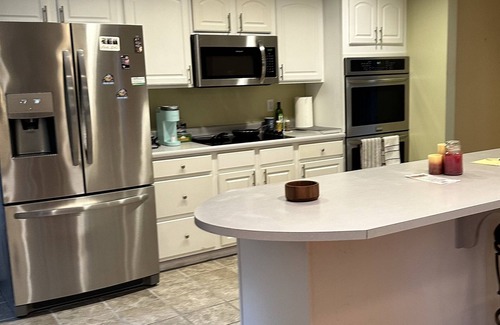 Morgantown House | Simple Spacious Home/North Hills WVU Hospital🏀🏈🍺🥤0.5mi