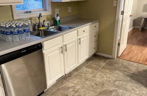 Morgantown House | Simple Spacious Home/North Hills WVU Hospital🏀🏈🍺🥤0.5mi