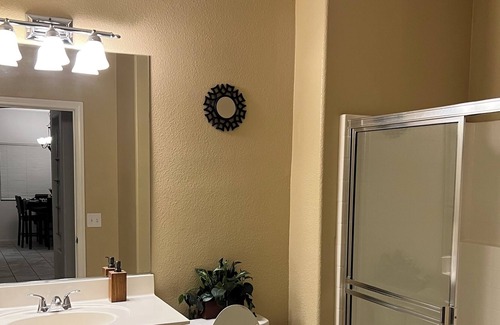 Henderson Apartment | Simple & Sweet ! Next door to Las Vegas major water Park Cowabunga Bay