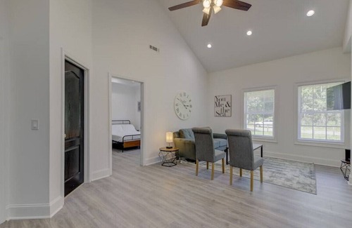 Orangeburg House | Simplicity on Sylvan