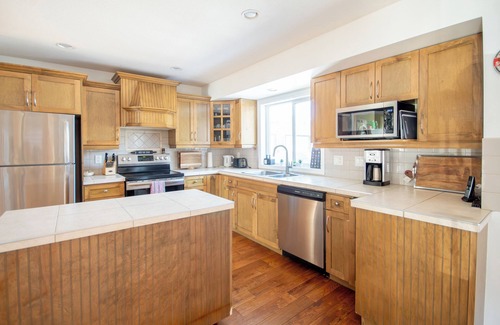 Okanagan-Similkameen House | Simplicity with luxury, lake front Chalet in the heart of Tulameen.