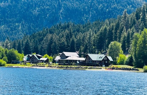 Okanagan-Similkameen House | Simplicity with luxury, lake front Chalet in the heart of Tulameen.