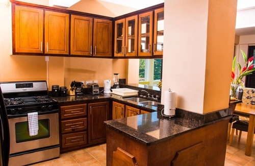 Marisule House | Simply Heavenly! Large Self Catered Apartments With Huge Pool - Apartment With Pool View