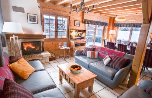 Morzine Ski Chalet | Simply Morzine - Chalet Carving