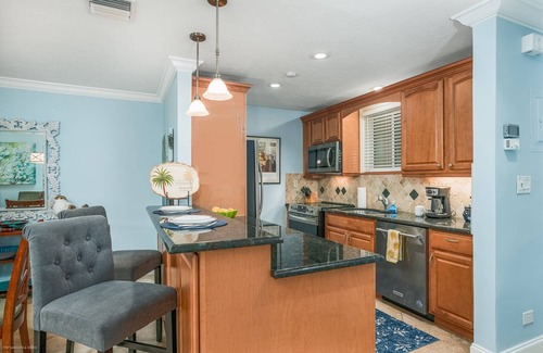 Saint Armands Key Condo | Simply Paradise! Updated Corner Unit Steps to Lido Beach & St. Armand's Circle, Pool, & Spa!