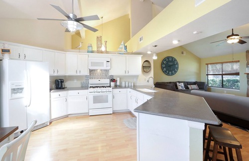Canyon Lake House | Simply Sangria I 3/2 with hot tub and media room near Canyon Lake!