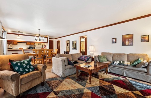 Lake Forest Condo | Simply St. Francis Lakeside #6